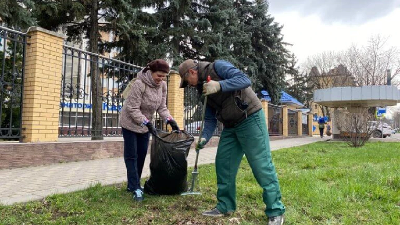 Шипажай қызметкерлері жалпықалалық сенбілікке қосылды 