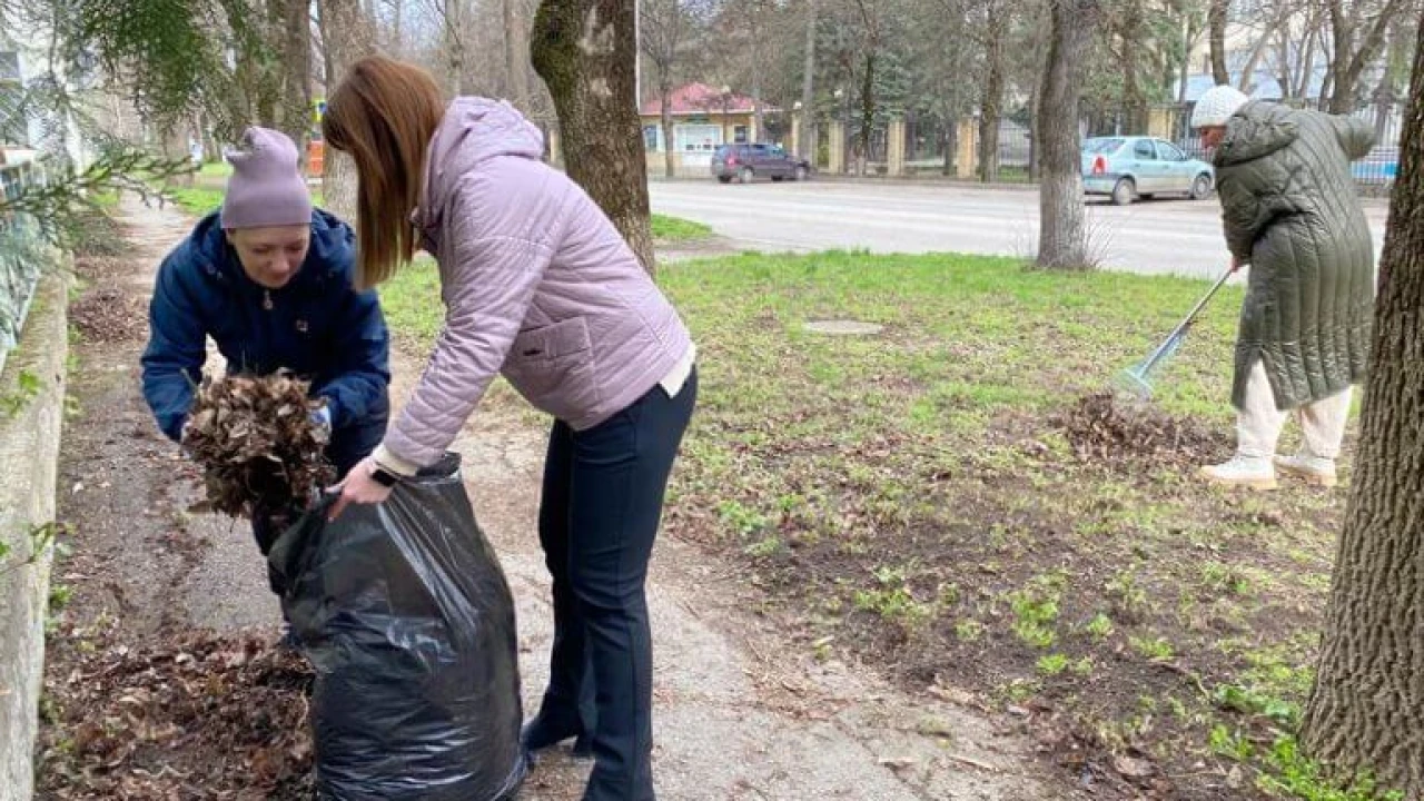 Шипажай қызметкерлері жалпықалалық сенбілікке қосылды 