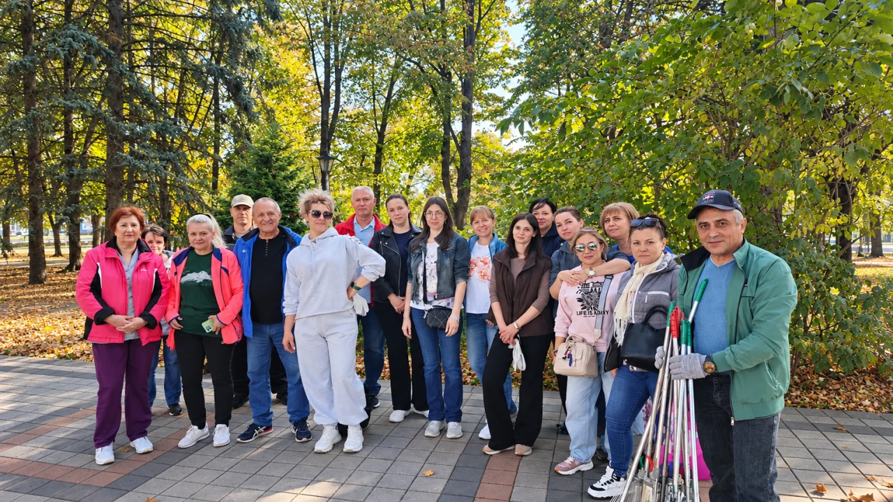 «Қазақстан» шипажайының қызметкерлері Әкелер күніне арналған қалалық сенбілікке қатысты 